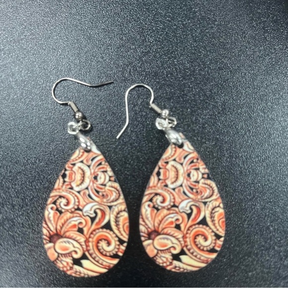 Earrings - Picture 1 of 1